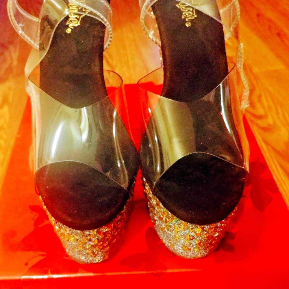 SHOES - Picture 4 of 9